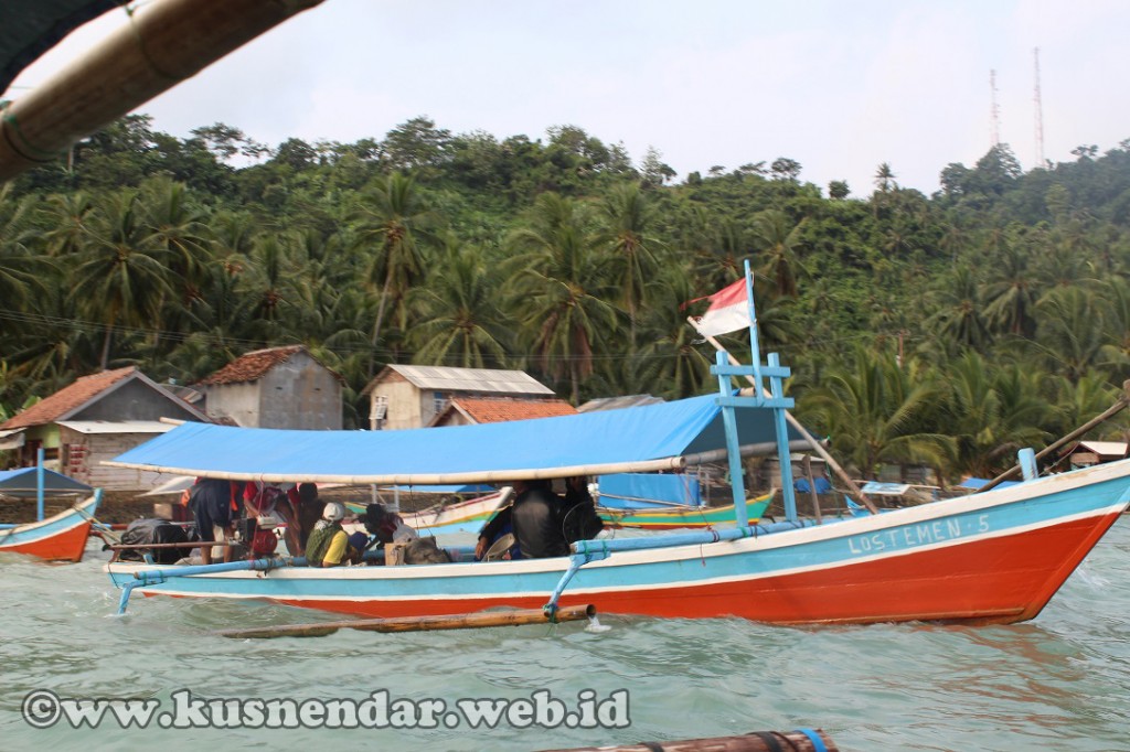 Kapal Penyebrangan ke Pulau Pahawang